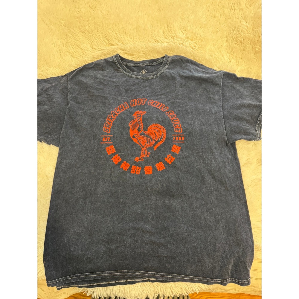 Sriracha Hot Chili Sauce Rooster Graphic T-Shirt Mens Large Gray Mineral Wash